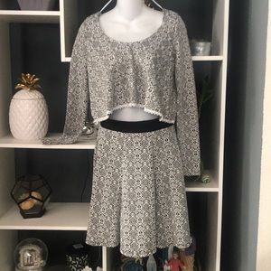 🌺SALE!!🌺 2 piece long sleeve crop top skirt set